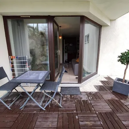 Le Paraids Blanc Studio With Terrace In Apartman *